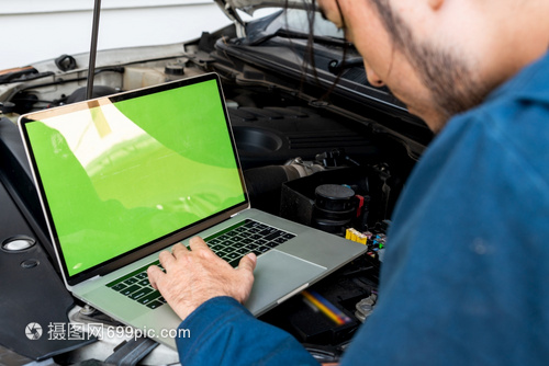 使用筆記本電腦進(jìn)行汽車(chē)檢測(cè) 汽車(chē)電腦板維修培訓(xùn)的核心技能